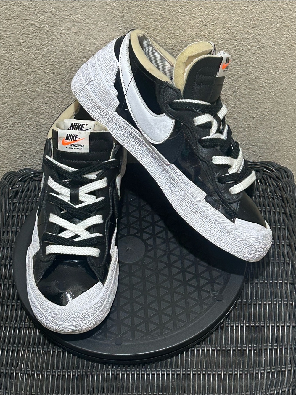 Size 7 Nike Blazer Low Sacai Black Patent Leather DM6443-001